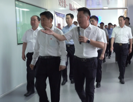 市長(zhǎng)王智慧率觀摩團(tuán)蒞臨華?？萍加^摩指導(dǎo)